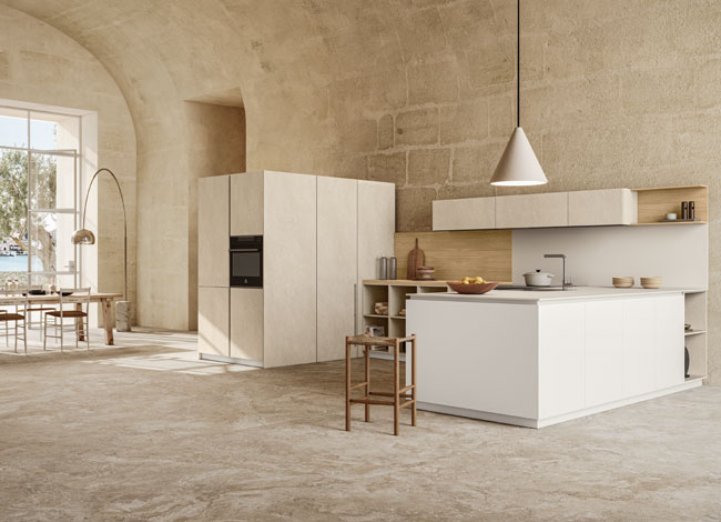 Cucina con penisola nelle finiture Bianco, Sandstone, Rovere Nordico