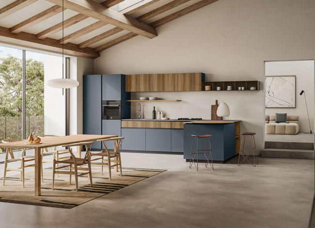 Cucina con penisola nelle finiture laccato Blu con pensili e cassetti con anta 3D in Noce canaletto